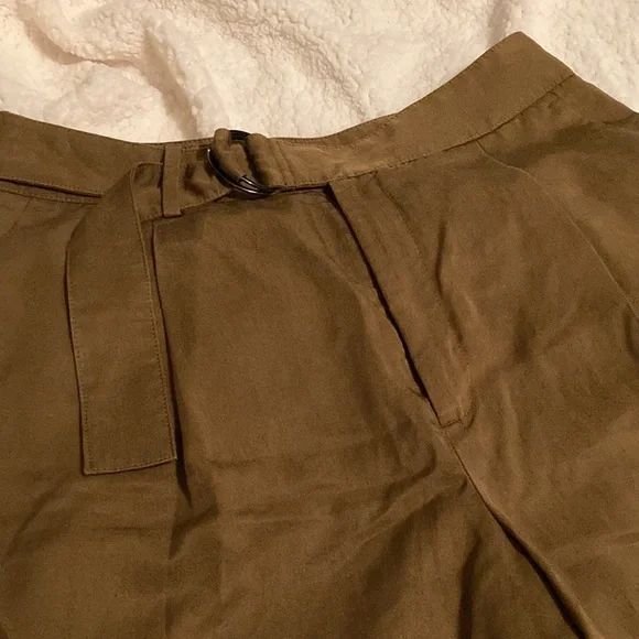 ***NWT*** Banana Republic High Waisted Olive Green Shorts - Picture 2 of 4